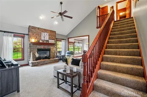 Entry Way - 1305 Greenoak Ct, Springfield, OH 45503 photo 2 of 3