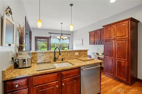 Kitchen - 1305 Greenoak Ct, Springfield, OH 45503 photo 6 of 6