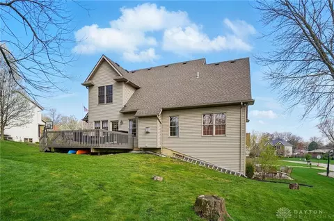 Exterior - 1305 Greenoak Ct, Springfield, OH 45503 photo 8 of 15