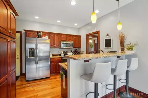 Kitchen - 1305 Greenoak Ct, Springfield, OH 45503 photo 1 of 6