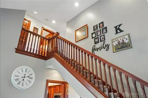 Entry Way - 1305 Greenoak Ct, Springfield, OH 45503 photo 3 of 3