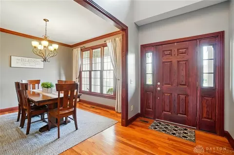 Entry Way - 1305 Greenoak Ct, Springfield, OH 45503 photo 1 of 3