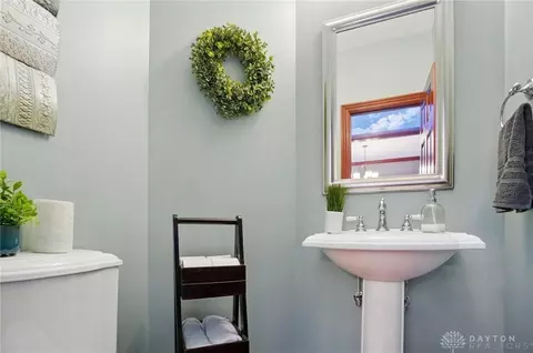 Bath - 1305 Greenoak Ct, Springfield, OH 45503 photo 1 of 9