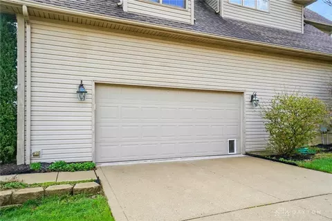 Exterior - 1305 Greenoak Ct, Springfield, OH 45503 photo 14 of 15