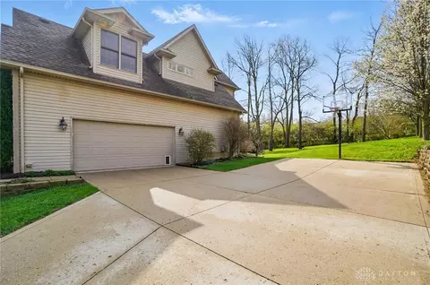 Exterior - 1305 Greenoak Ct, Springfield, OH 45503 photo 15 of 15