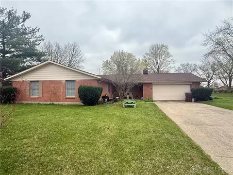3101 Village Green Dr, Dayton, OH 45432