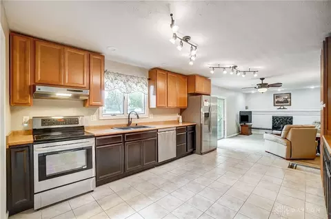Kitchen - 984 E Rahn Rd, Dayton, OH 45429 photo 1 of 3