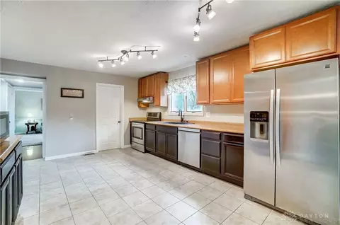 Kitchen - 984 E Rahn Rd, Dayton, OH 45429 photo 2 of 3