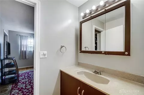 Bath - 984 E Rahn Rd, Dayton, OH 45429 photo 2 of 4