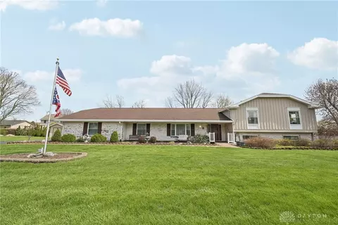 353 Meadowlane Pl, Xenia, OH 45385