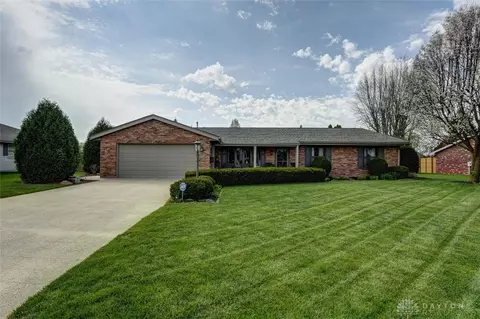 154 Royal Oaks Dr, Greenville, OH 45331