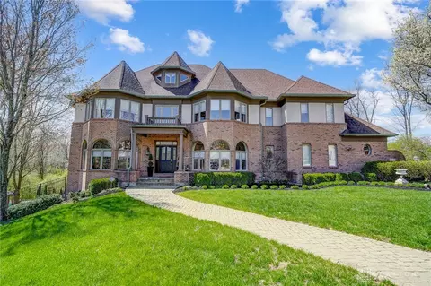 4649 Schrubb Dr, Dayton, OH 45429