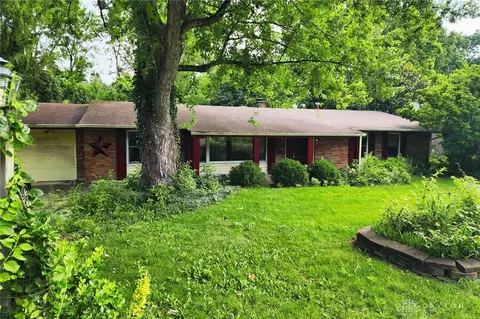 2427 Portage Path, Bellbrook, OH 45305