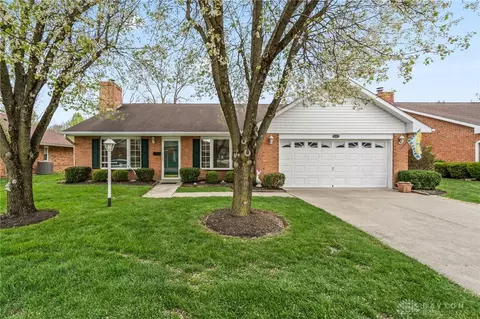 6887 Willow Tree Ln, Dayton, OH 45424