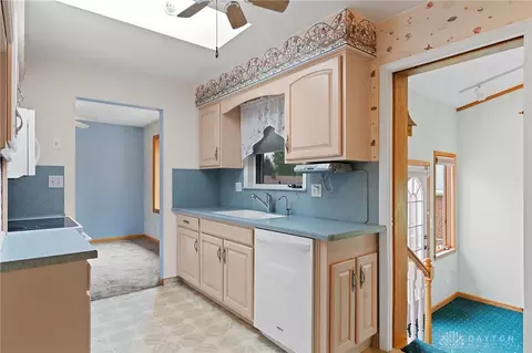 Kitchen - 3750 Maryknoll Dr, Kettering, OH 45429 photo 5 of 5