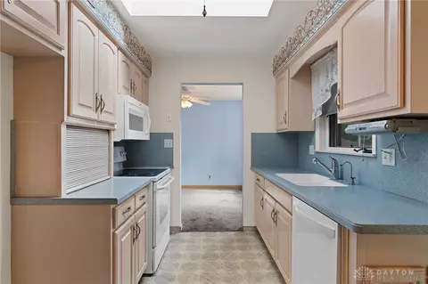 Kitchen - 3750 Maryknoll Dr, Kettering, OH 45429 photo 3 of 5