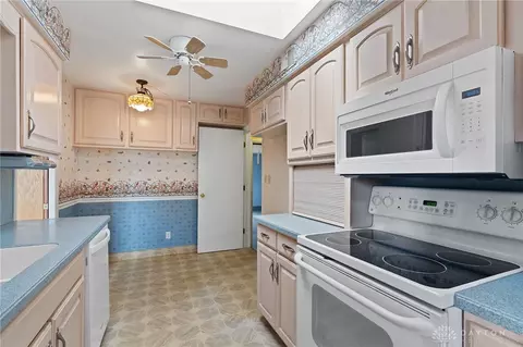 Kitchen - 3750 Maryknoll Dr, Kettering, OH 45429 photo 2 of 5