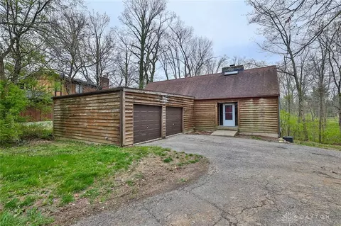 2050 Persimmon Ct, Springfield, OH 45231