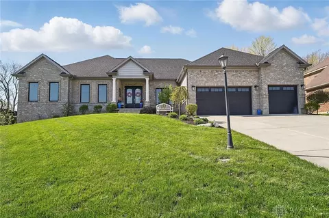 2831 Maginn Dr, Beavercreek, OH 45434