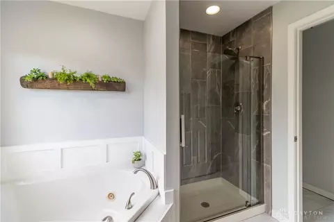 Bath - 1356 Tecumseh Dr, Maineville, OH 45039 photo 3 of 6
