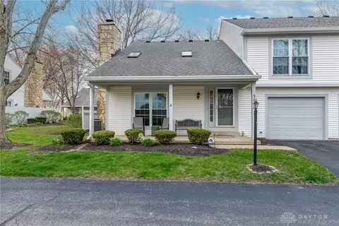 2090 Foxknoll Dr, Centerville, OH 45458