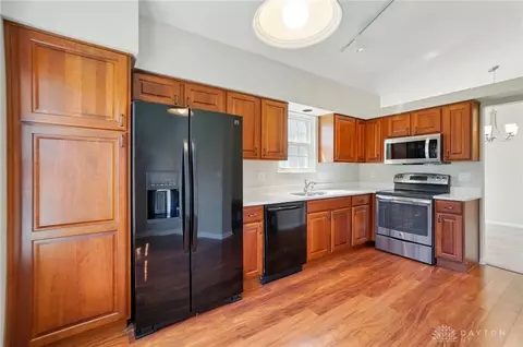 Kitchen - 6806 Cedar Cove Dr, Centerville, OH 45459 photo 2 of 2