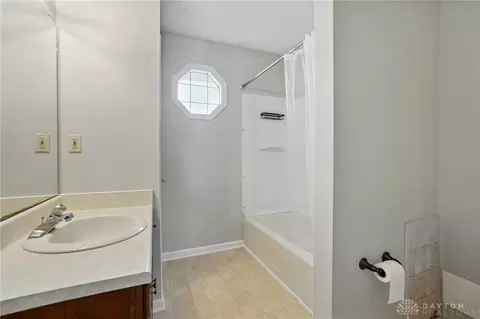 Bath - 80 Clearview Dr, Springboro, OH 45066 photo 3 of 4