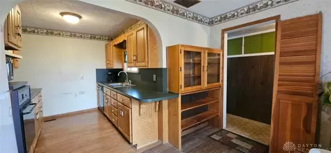 Entry Way - 305 S Ada Doty St, Gratis, OH 45330 photo 2 of 7