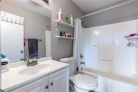 Bath - 11488 Newgate Ln, Forest Park, OH 45240 photo 2 of 4