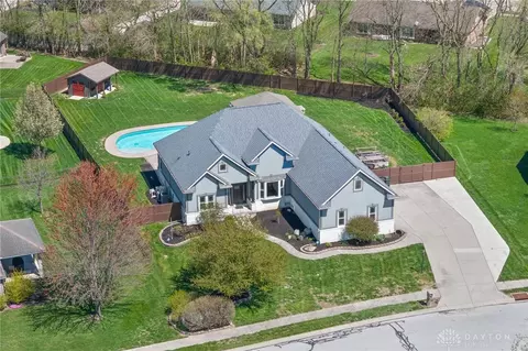102 Margarets Run Ct, Englewood, OH 45322