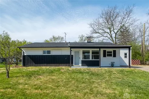 77 Lynnhaven Dr, Dayton, OH 45431