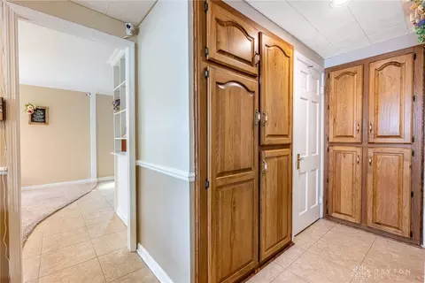 Entry Way - 417 Chatham Dr, Kettering, OH 45429 photo 4 of 6