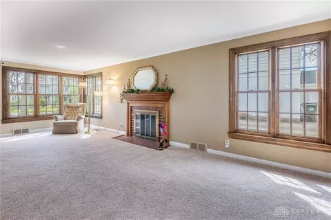 Living - 417 Chatham Dr, Kettering, OH 45429 photo 2 of 5