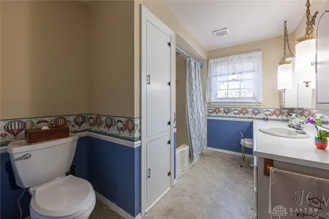 Bath - 417 Chatham Dr, Kettering, OH 45429 photo 2 of 4