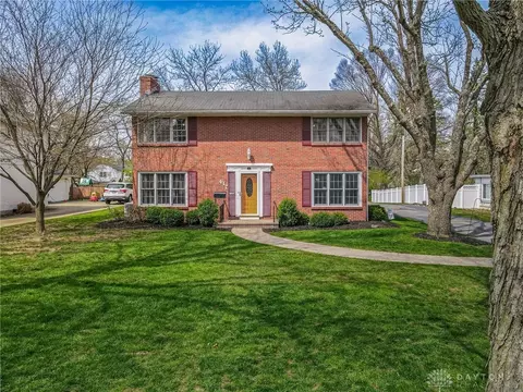 417 Chatham Dr, Kettering, OH 45429
