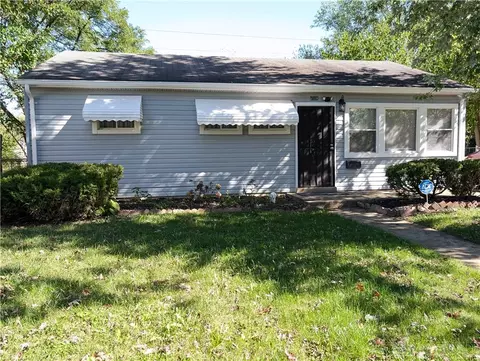 1300 Graystone Dr, Dayton, OH 45417