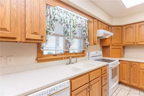 Kitchen - 1898 Creekside Ct, Sidney, OH 45365 photo 3 of 4