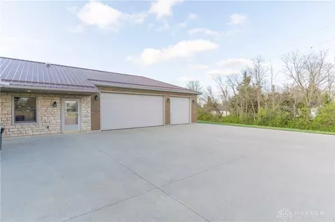 Exterior - 1898 Creekside Ct, Sidney, OH 45365 photo 5 of 10