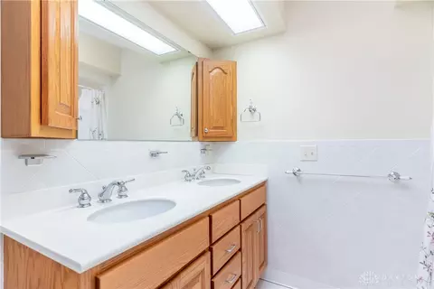 Bath - 1898 Creekside Ct, Sidney, OH 45365 photo 3 of 7