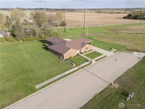 View/Area - 1898 Creekside Ct, Sidney, OH 45365 photo 2 of 7
