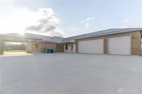 Exterior - 1898 Creekside Ct, Sidney, OH 45365 photo 6 of 10