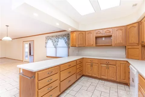 Kitchen - 1898 Creekside Ct, Sidney, OH 45365 photo 2 of 4