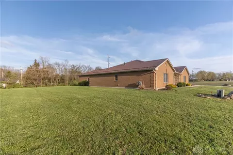 Exterior - 1898 Creekside Ct, Sidney, OH 45365 photo 3 of 10