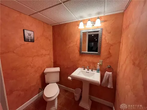 Bath - 5585 W Ridgewood Rd, Springfield, OH 45503 photo 5 of 5