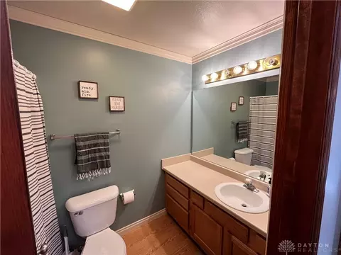 Bath - 5585 W Ridgewood Rd, Springfield, OH 45503 photo 3 of 5