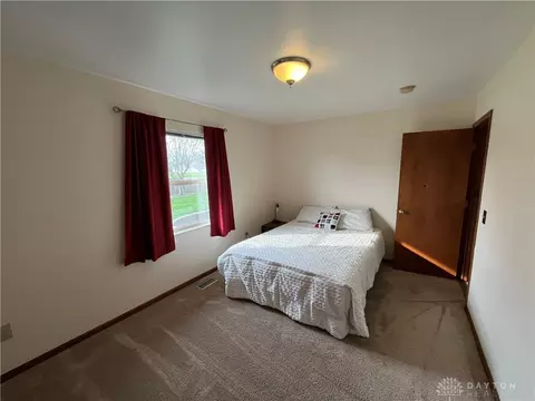 Bedroom - 5585 W Ridgewood Rd, Springfield, OH 45503 photo 5 of 7