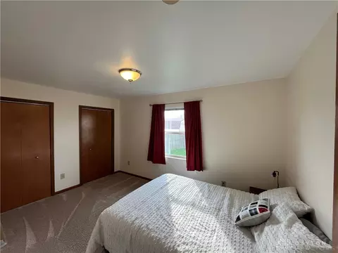 Bedroom - 5585 W Ridgewood Rd, Springfield, OH 45503 photo 4 of 7