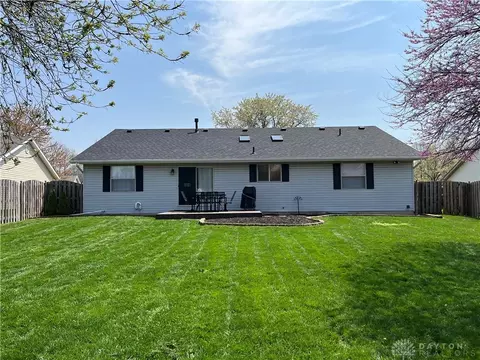 Exterior - 5585 W Ridgewood Rd, Springfield, OH 45503 photo 2 of 2