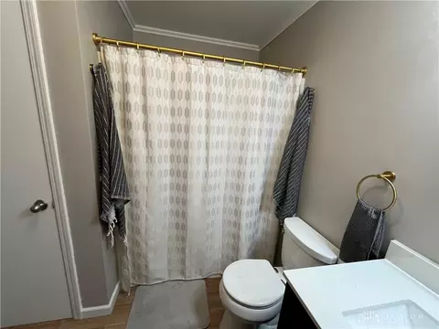 Bath - 5585 W Ridgewood Rd, Springfield, OH 45503 photo 2 of 5