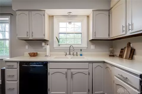Kitchen - 1013 Millerton Dr, Dayton, OH 45459 photo 3 of 4
